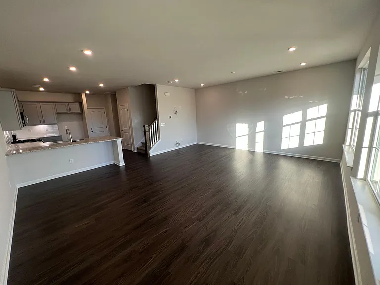 5420 Kinsbridge Dr — Photo 2