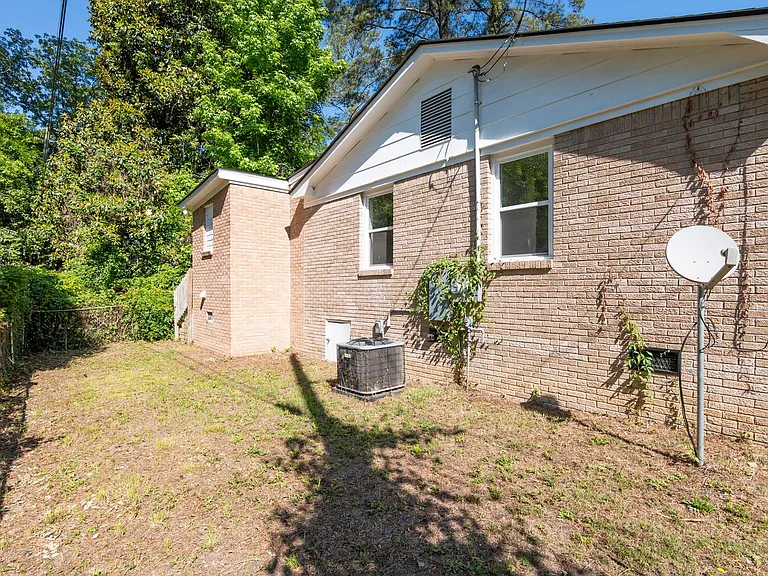 102 Burdock Cir — Photo 15