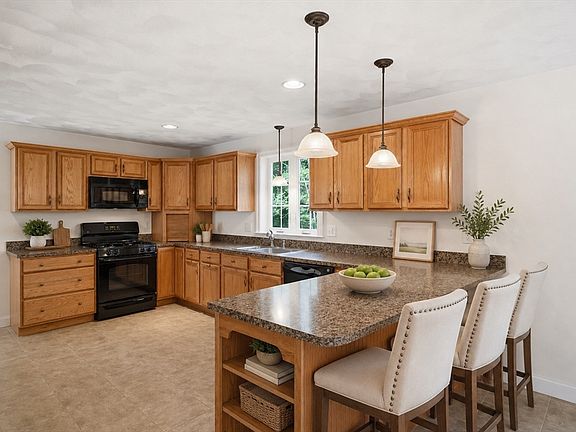 2nd image of 21 Prospect Hill Dr
