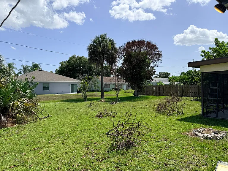 508 NW Azalea Ave — Photo 9