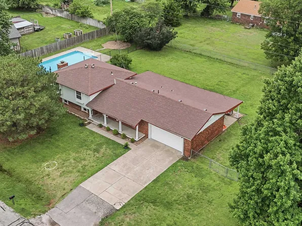 1401 S Fieldcrest St, Wichita, KS 67209