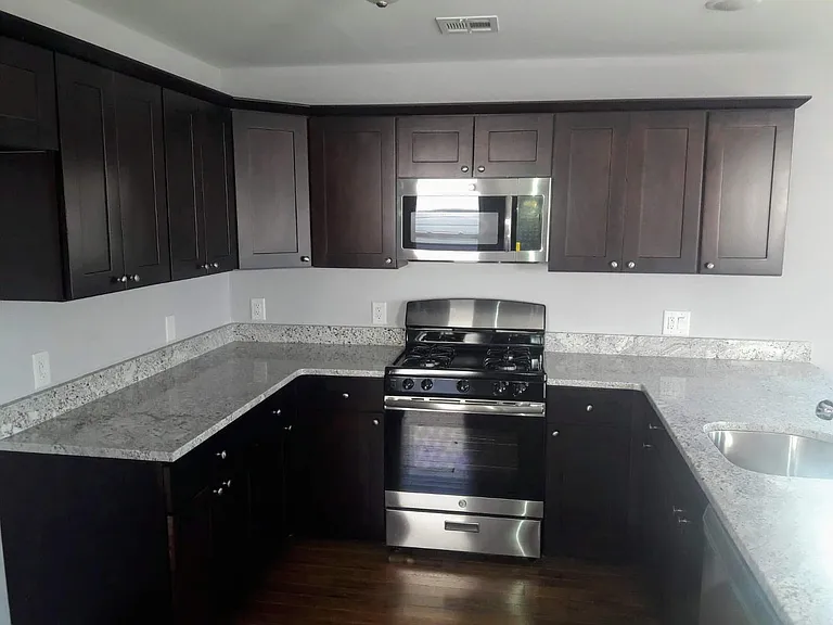 97 N 6th St #2 — Photo 9