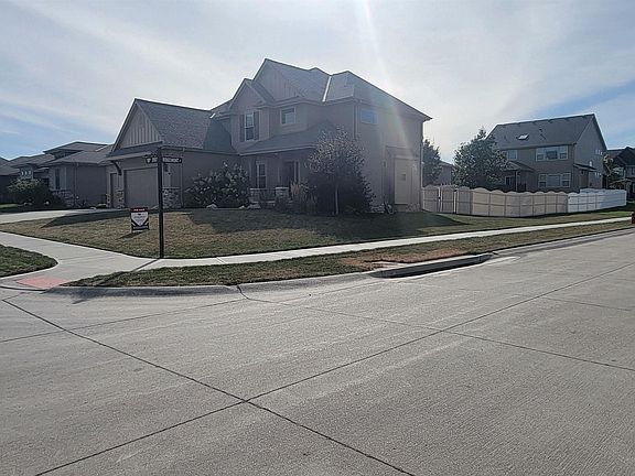 4th image of 10612 S 190th St