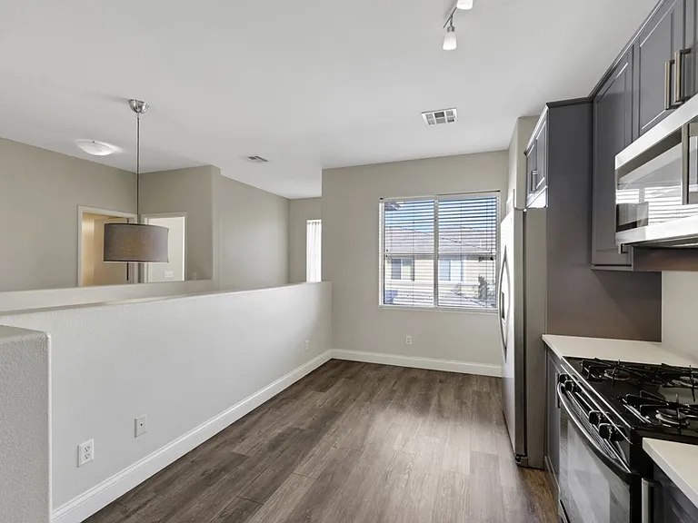721 Peachy Canyon Cir #203 — Photo 4