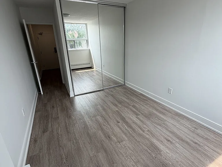 147 Wellington St W #202 — Photo 13