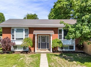 561 17th Ave, Hanover, ON N4N 3S3
