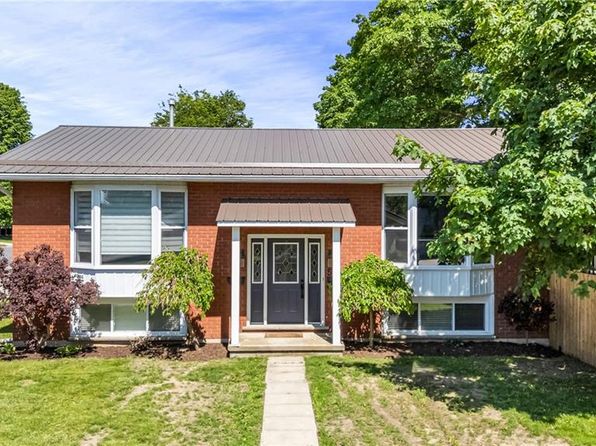 561 17th Ave, Hanover, ON N4N 3S3