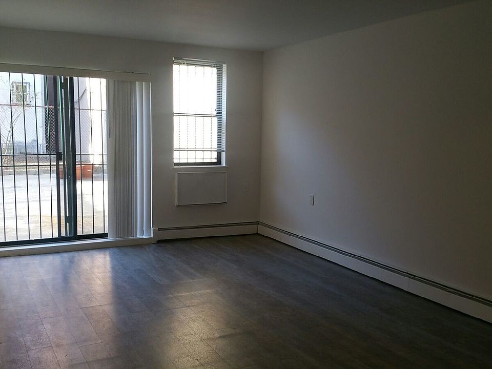 2nd image of 3033 31st St APT 1