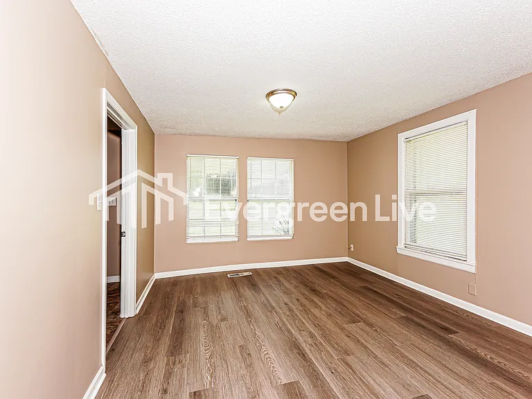 1832 Circlewood Dr — Photo 3