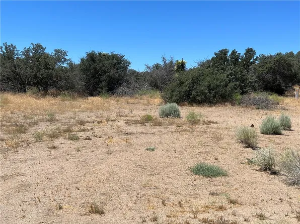 7130 Barker Rd, Oak Hills, CA 92344