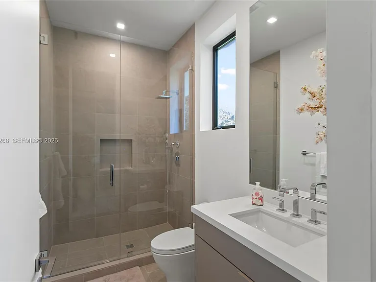 922 NE 78th St — Photo 75