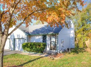 5526 NW Homer White Rd, Parkville, MO 64152