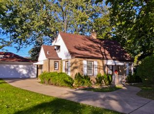 8136 W Oak Ln, Niles, IL