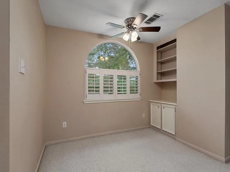 14151 Buckingham Ln — Photo 23