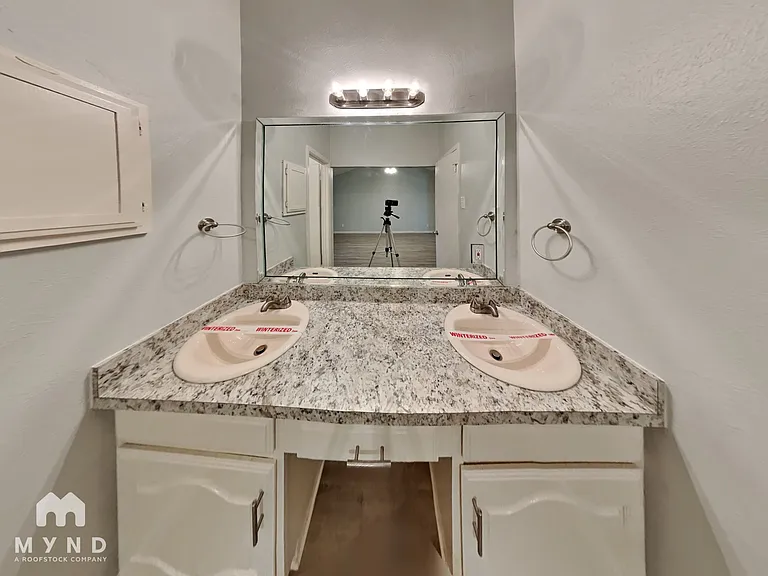 5208 Rowcrop Dr — Photo 9