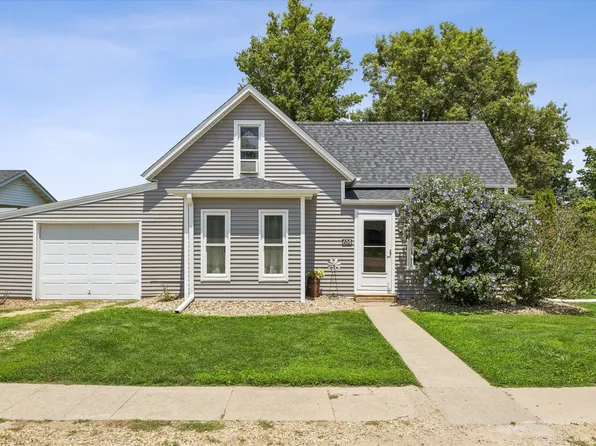 614 Dewitt St, Grand Mound, IA 52751
