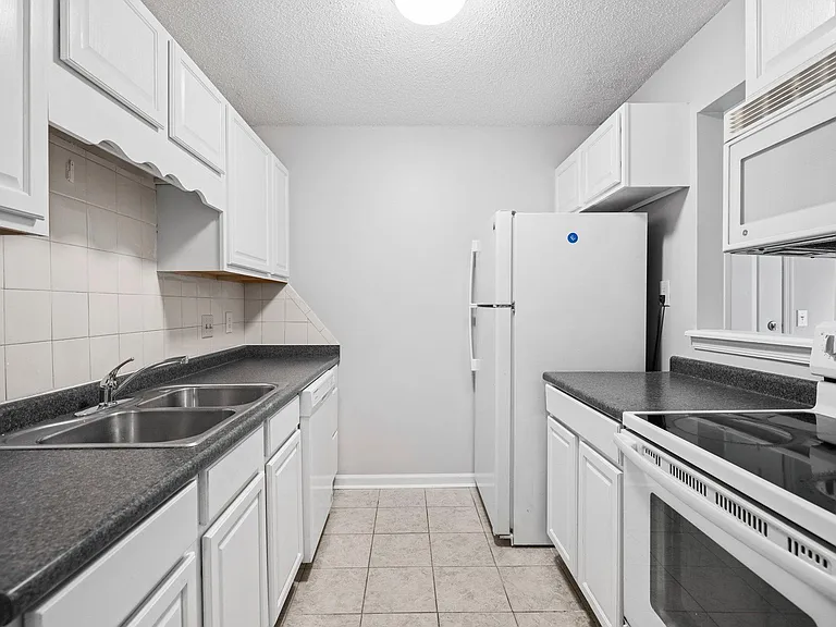 5645 Hornaday Rd #B — Photo 3