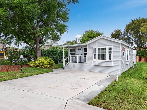 3rd image of 1001 Crystal Lake Dr #1001