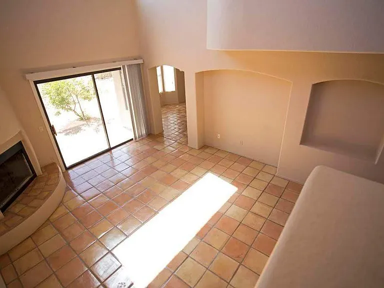 108 N Champagne Pl — Photo 5