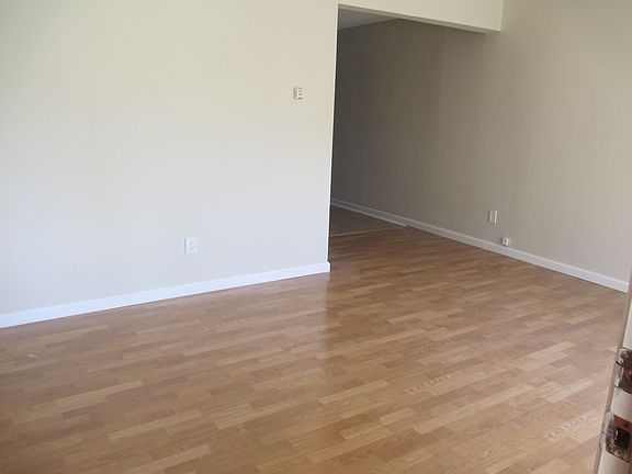 5th image of 44 Park Ln