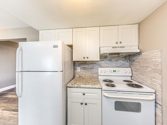 3rd image of 700 Southview Plz APT 4