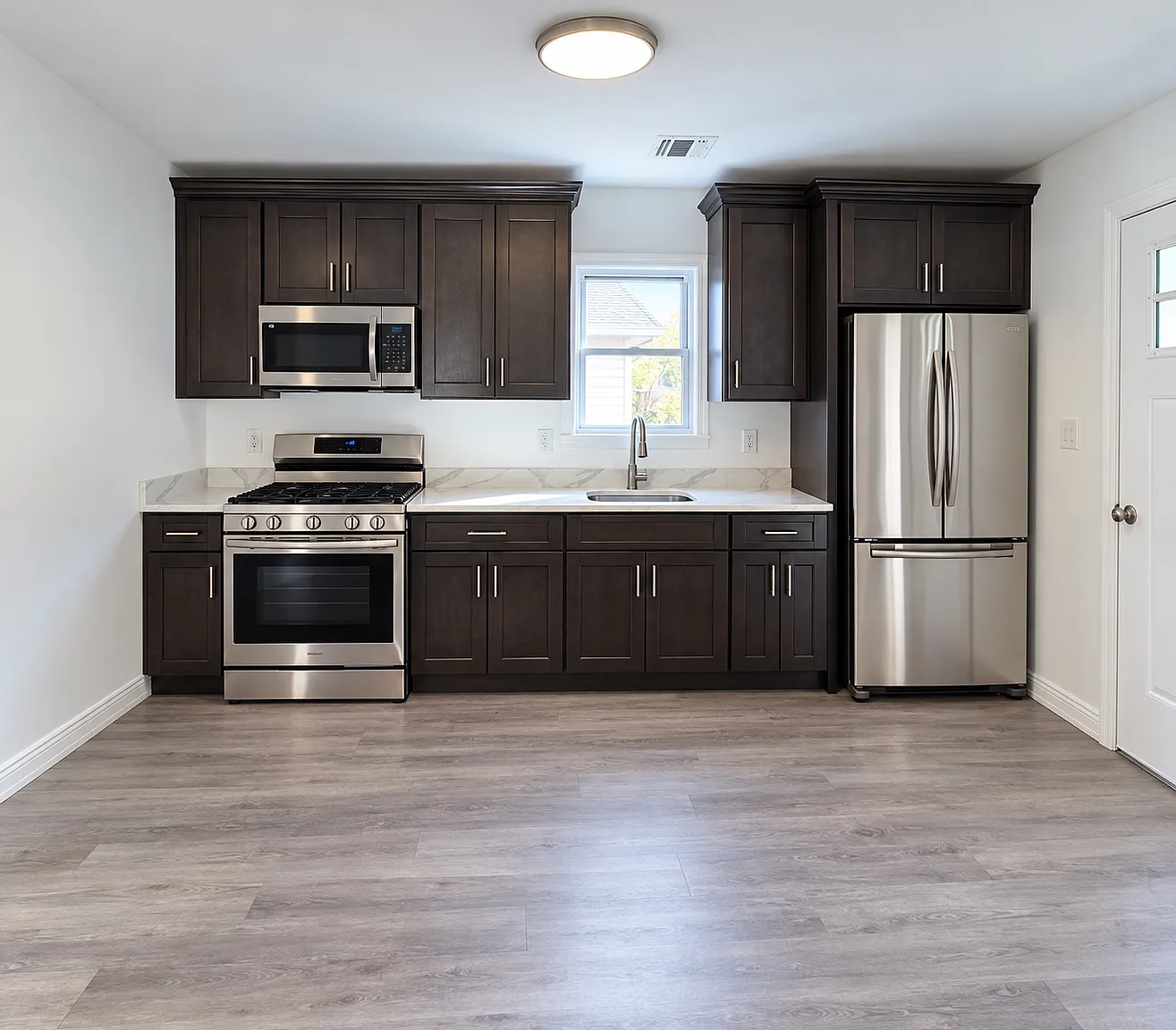 3 bed, 1000 sqft, $1,850 — Photo 2