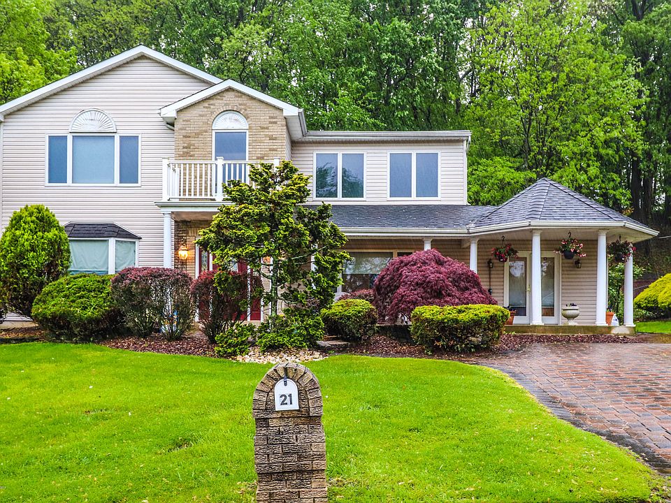 1st image of 21 Irongate Ln