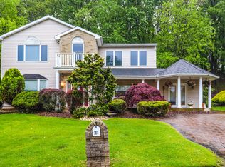 21 Irongate Ln, Matawan, NJ 07747