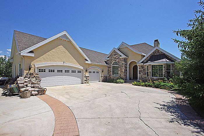 1st image of 238 E Vista Ct