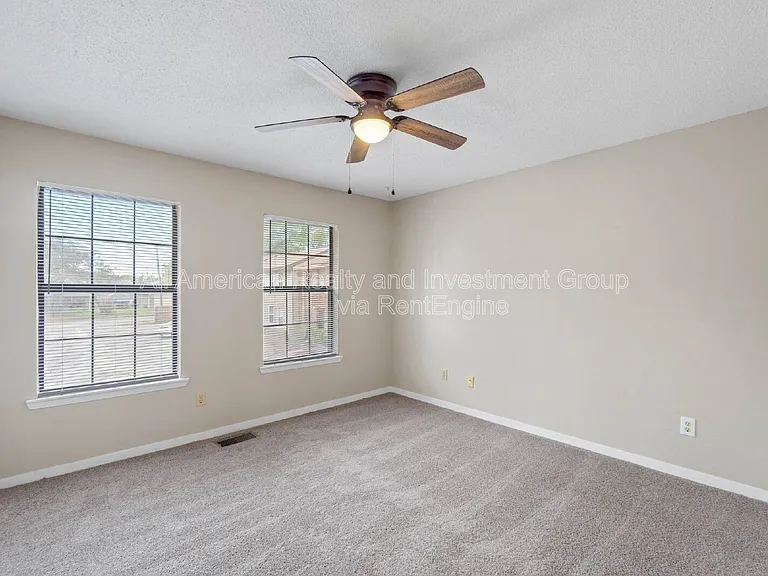 611 Center St #10 — Photo 14