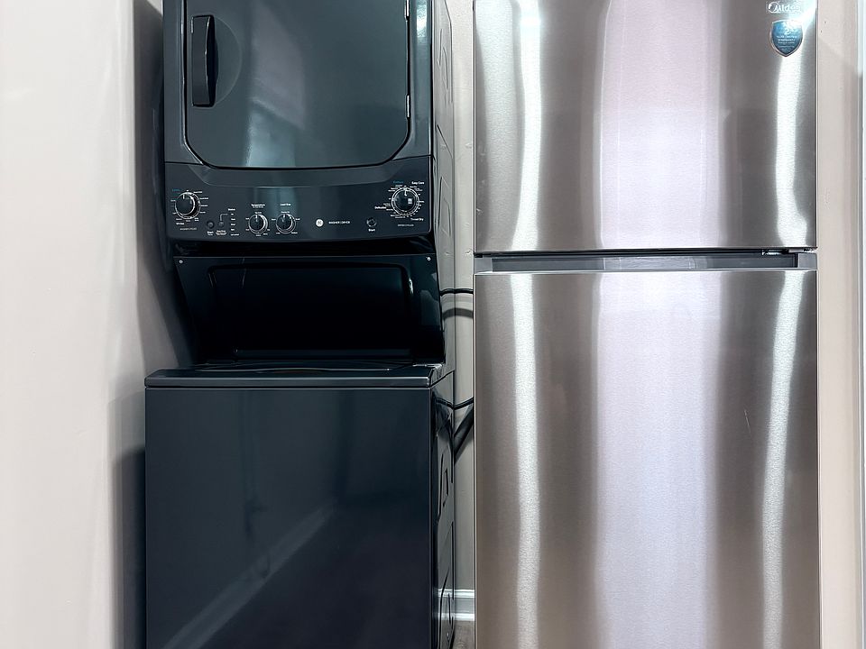 IN UNIT stack washer dryer INCLUDED. Spacious fridge/freezer include automatic ice maker.
