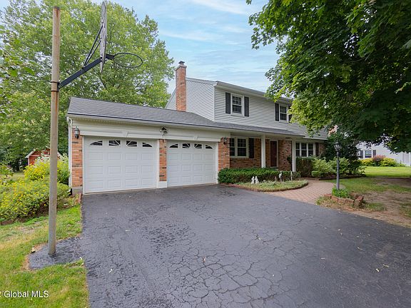 2nd image of 6 Somerset Ln