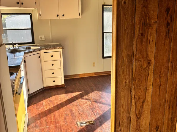 3 Peevy Dr, Fayetteville, TN 37334
