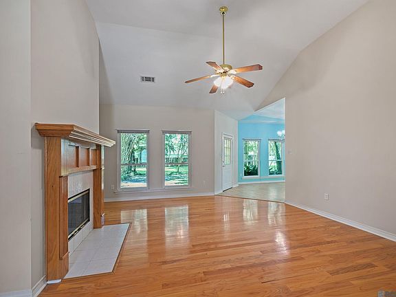 5th image of 17210 Fountainbleau Dr