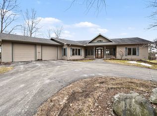 970 W Blue Ridge Dr, Sanford, MI