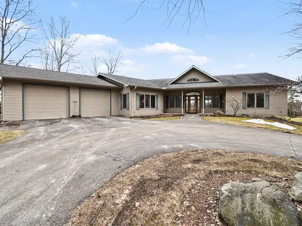 970 W Blue Ridge Dr, Sanford, MI 48657