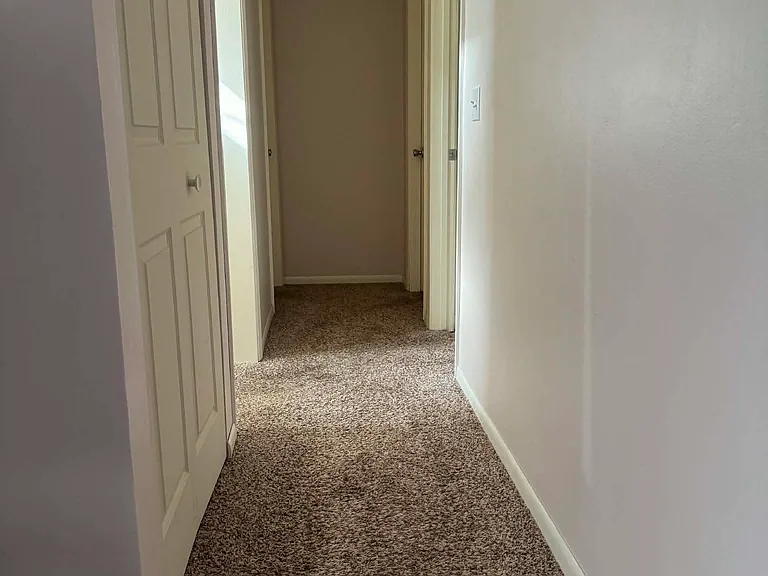 7417 Meadowwood Dr N — Photo 16