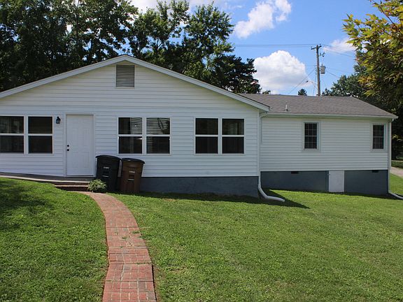 3rd image of 4404 Plummer Dr