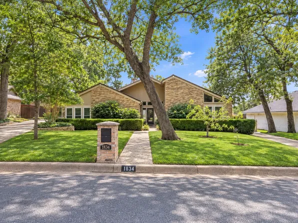1834 Rhinevalley Dr, Arlington, TX 76012