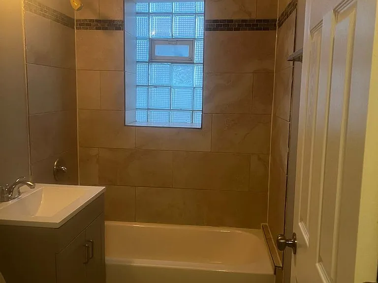 1315 S Komensky Ave #G — Photo 12