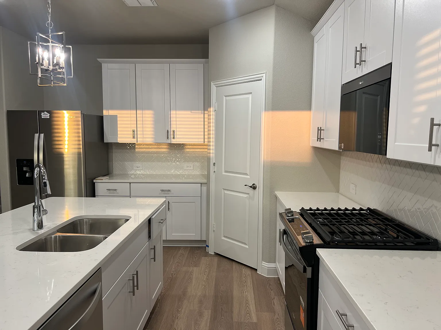 4 bed, 2260 sqft, $2,550 — Photo 4