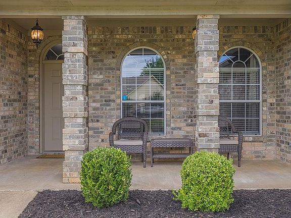 3rd image of 7502 Palisades Dr