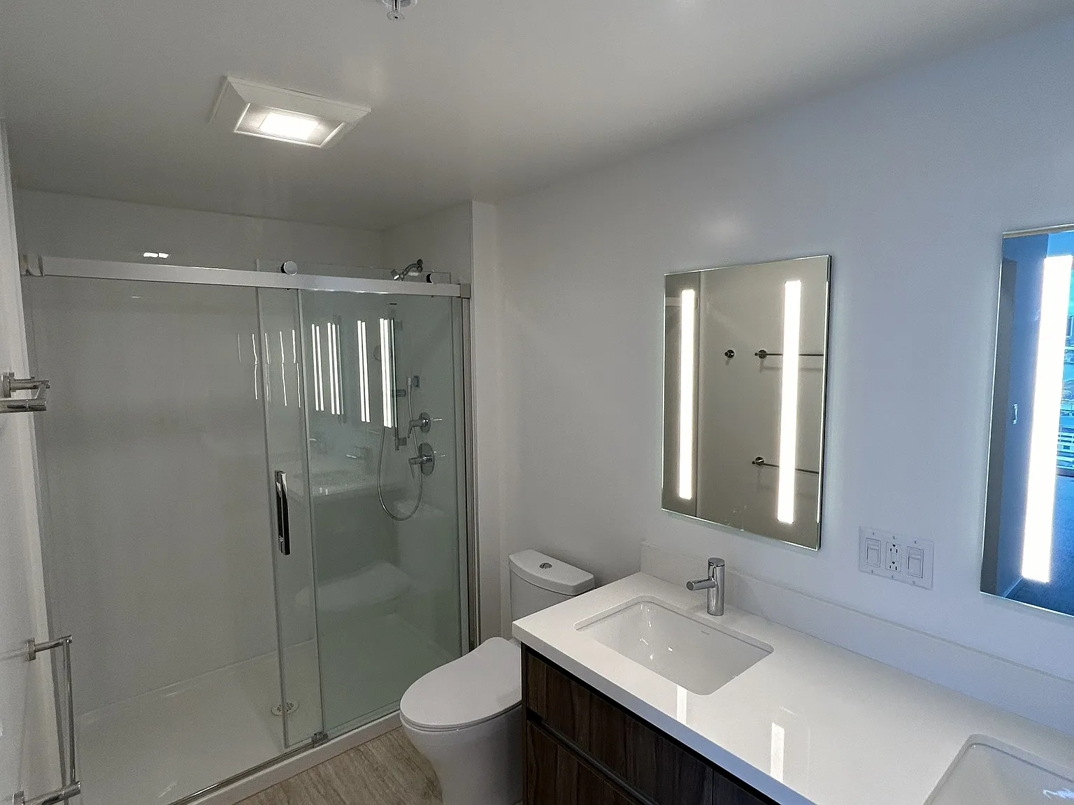 2 bed, 918 sqft, $4,150 — Photo 2
