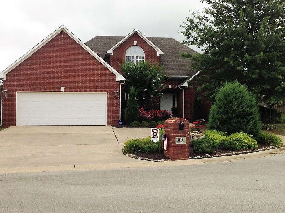 Front with half circle drive