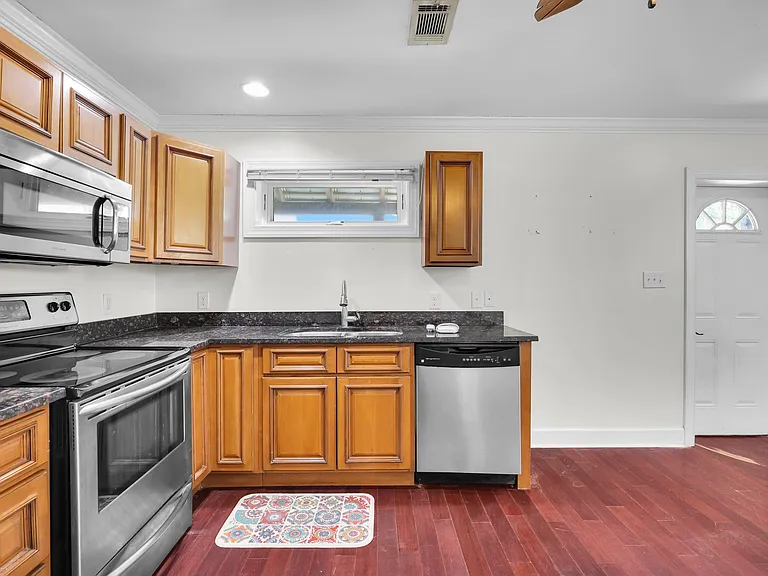 836 E Park Ave #B — Photo 9