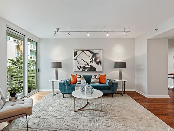 4th image of 555 4th St Unit 518