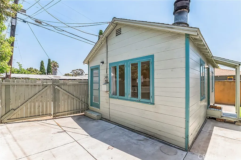 1 bed, 430 sqft, $2,300 — Photo 2