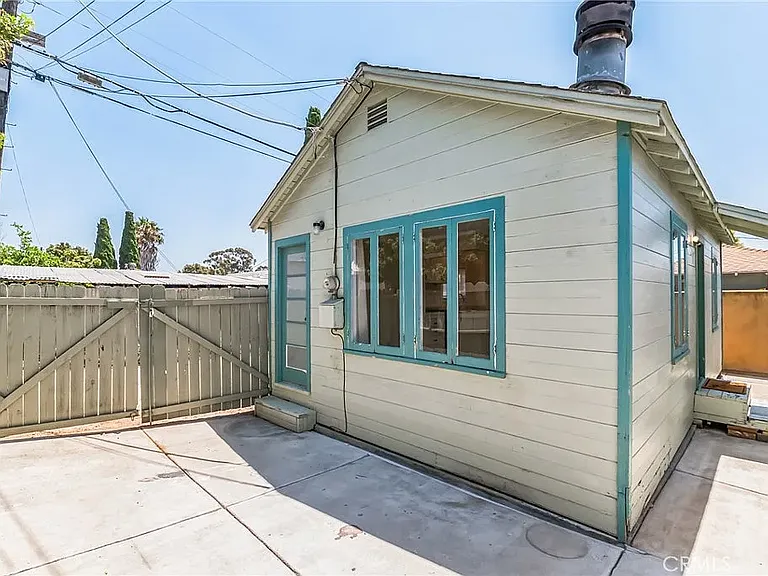 4175 Pepper Dr — Photo 2