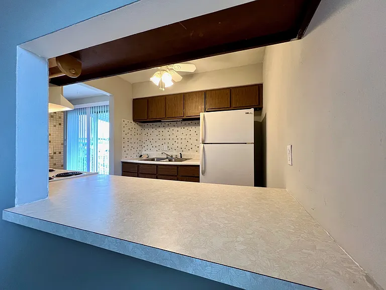 1111 Express Dr #4 — Photo 6