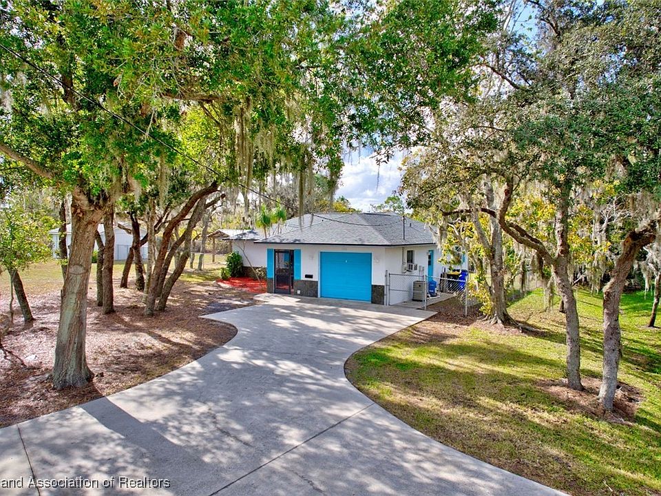 1st image of 160 Highlands Lake Dr